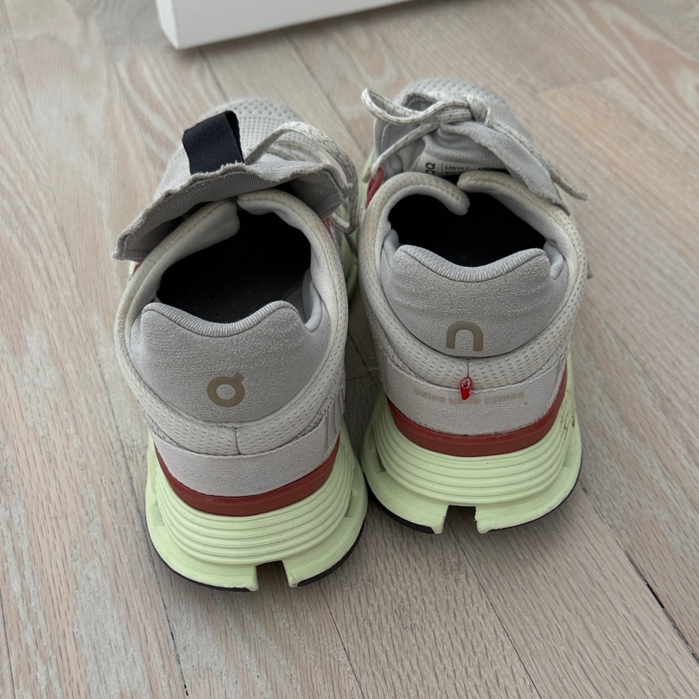 On cloud Running sneakers - Picture 3 of 6